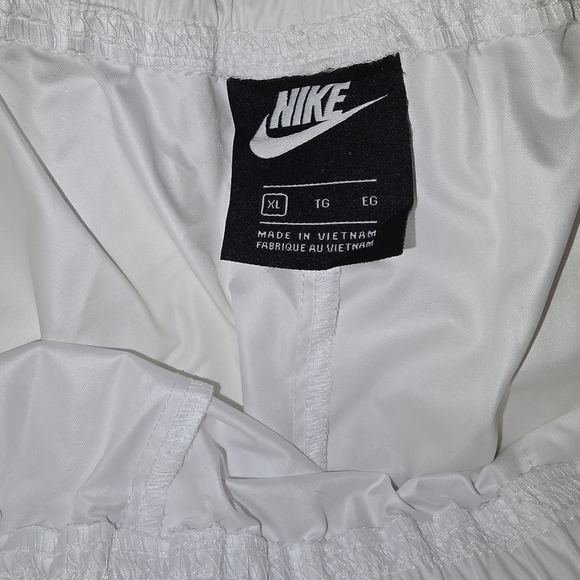 Nike | high-waisted shorts. - Picture 2 of 5